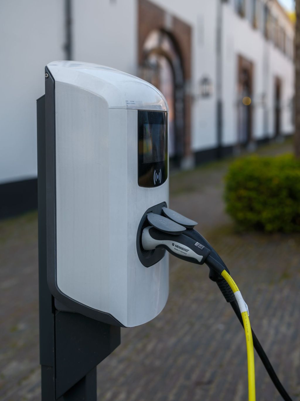 Charging hubs reshape urban load&nbsp;profiles