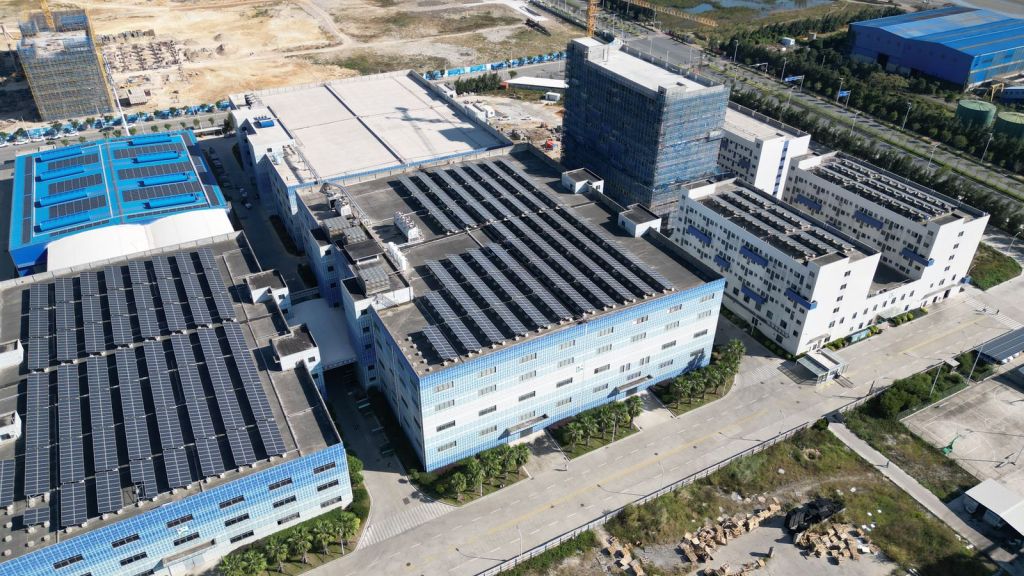 Distributed commercial solar reshapes daytime demand for&nbsp;utilities
